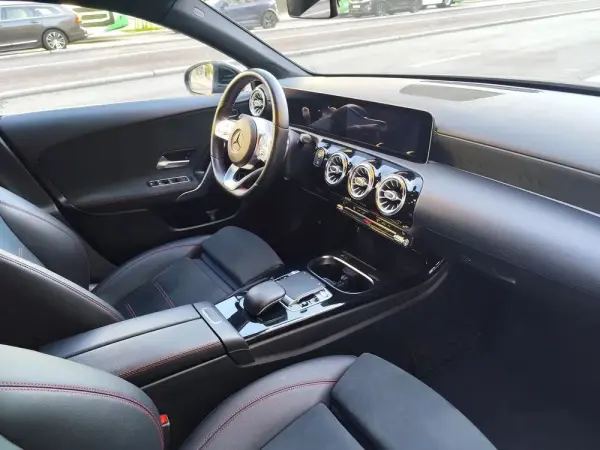 Mercedes-Benz A 180 d 7G-DCT AMG Line 13
