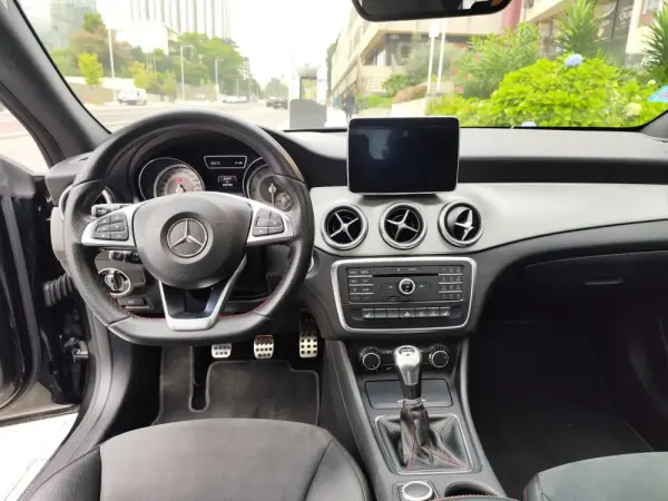 Mercedes-Benz CLA 200 (CDI) d AMG Line 3