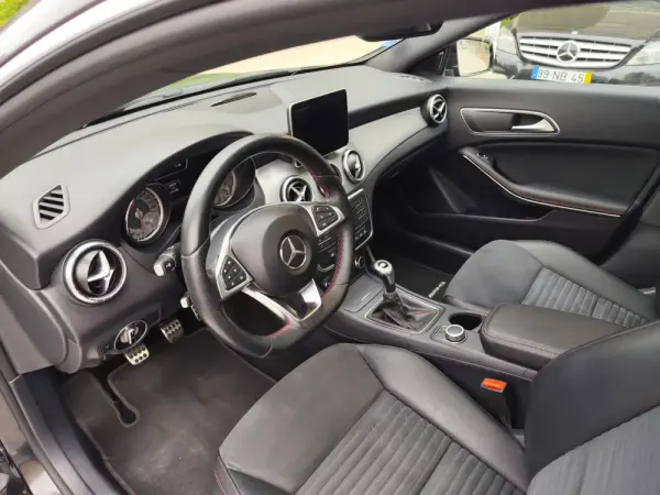 Mercedes-Benz CLA 200 (CDI) d AMG Line 4