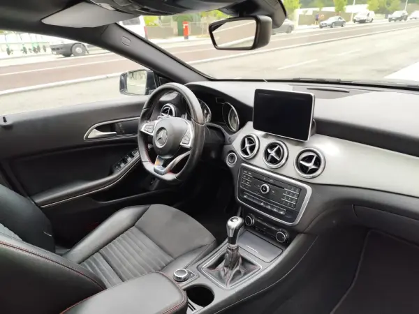 Mercedes-Benz CLA 200 (CDI) d AMG Line 17