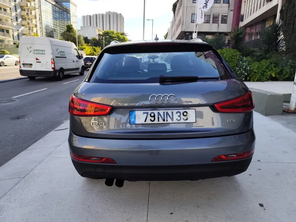Audi Q3 2.0 TDI Business Line S-line 6