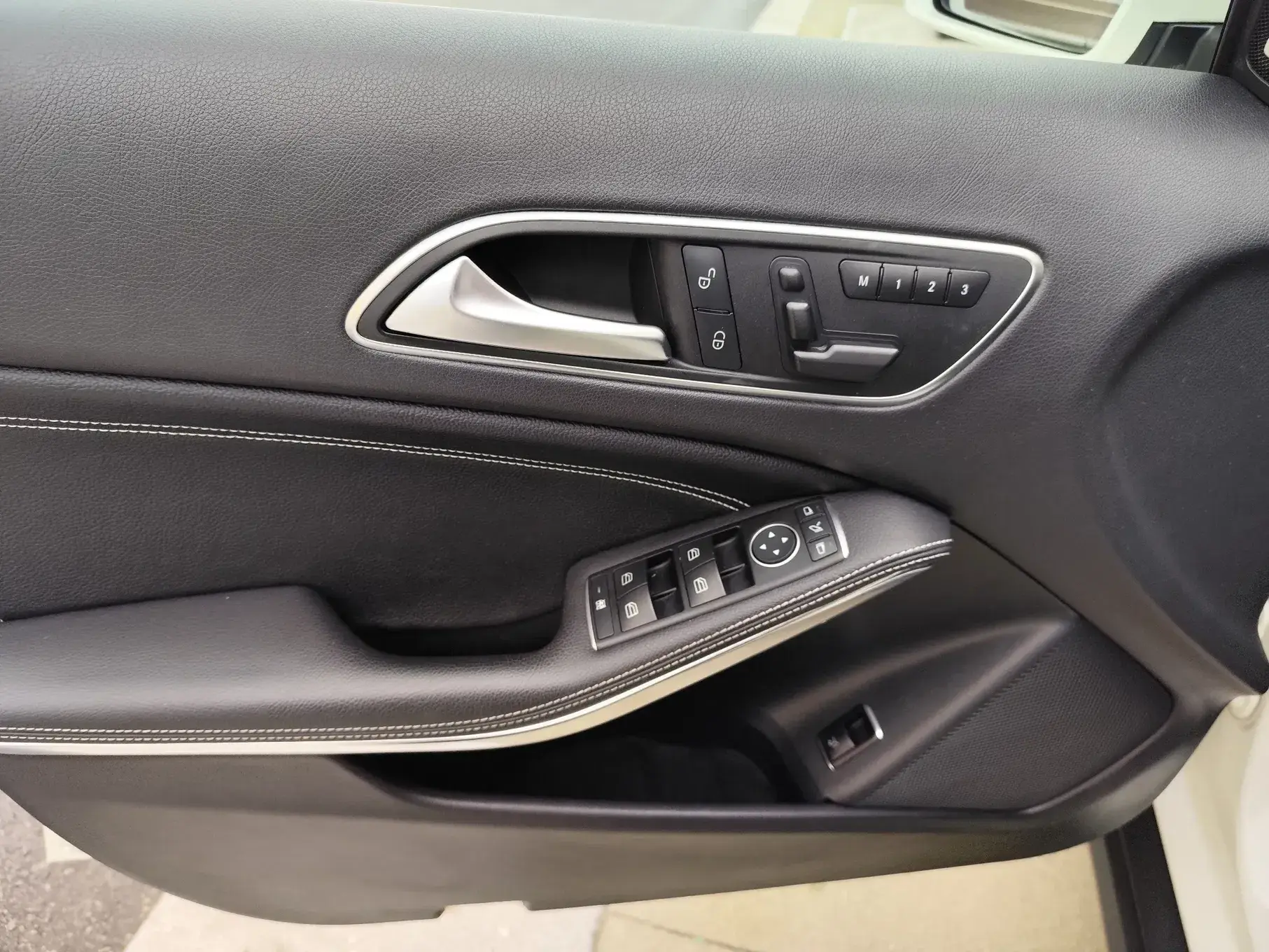 Mercedes-Benz GLA 180 7G-DCT UrbanStyle Edition 11