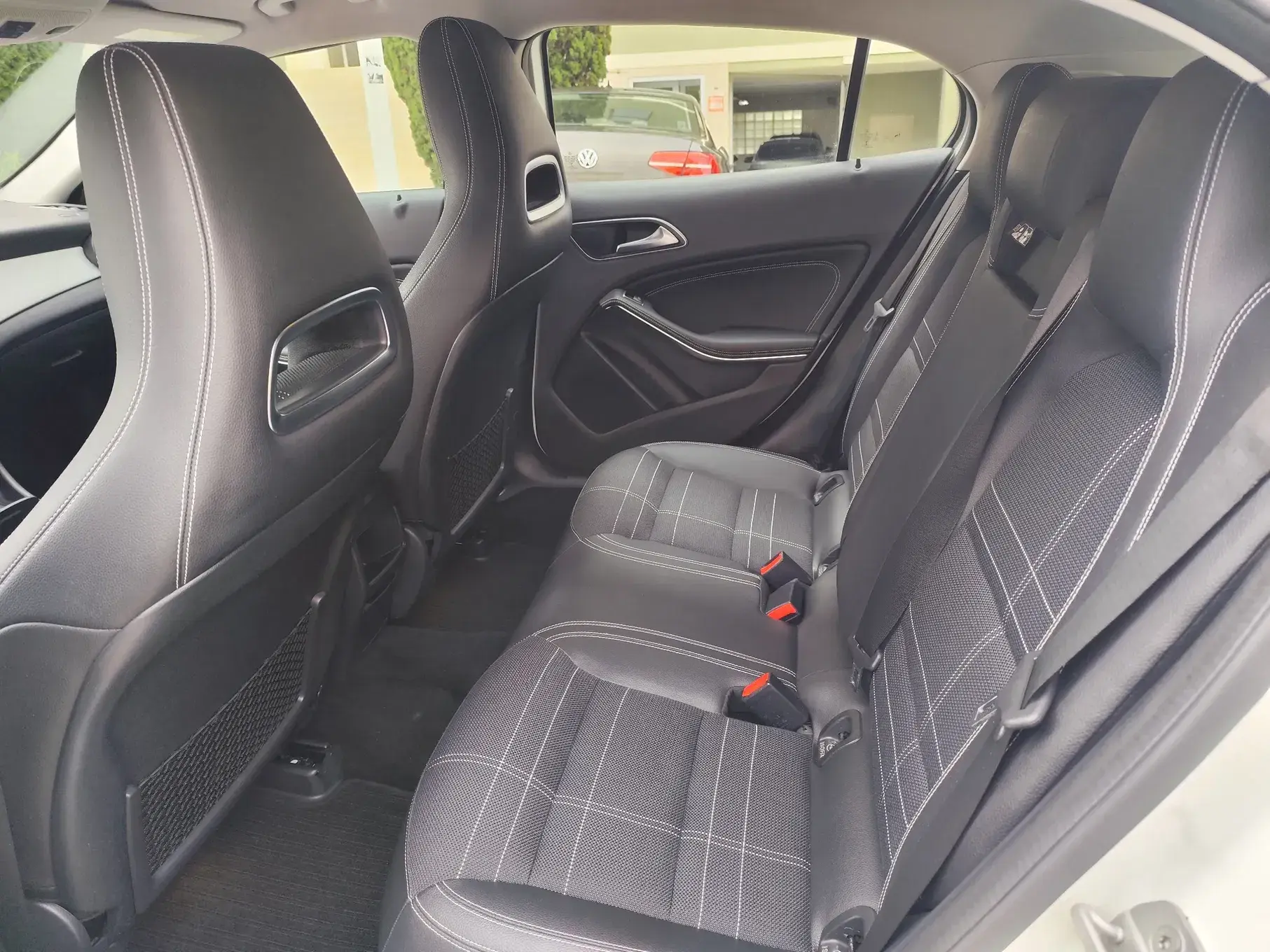 Mercedes-Benz GLA 180 7G-DCT UrbanStyle Edition 13