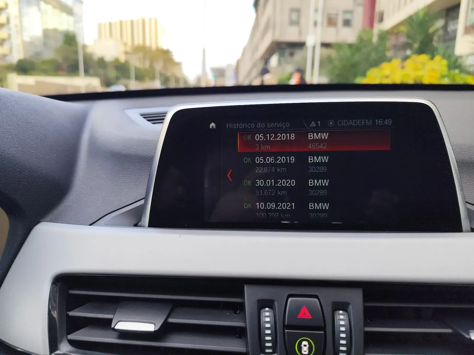 BMW X1 16 d sDrive Advantage 21