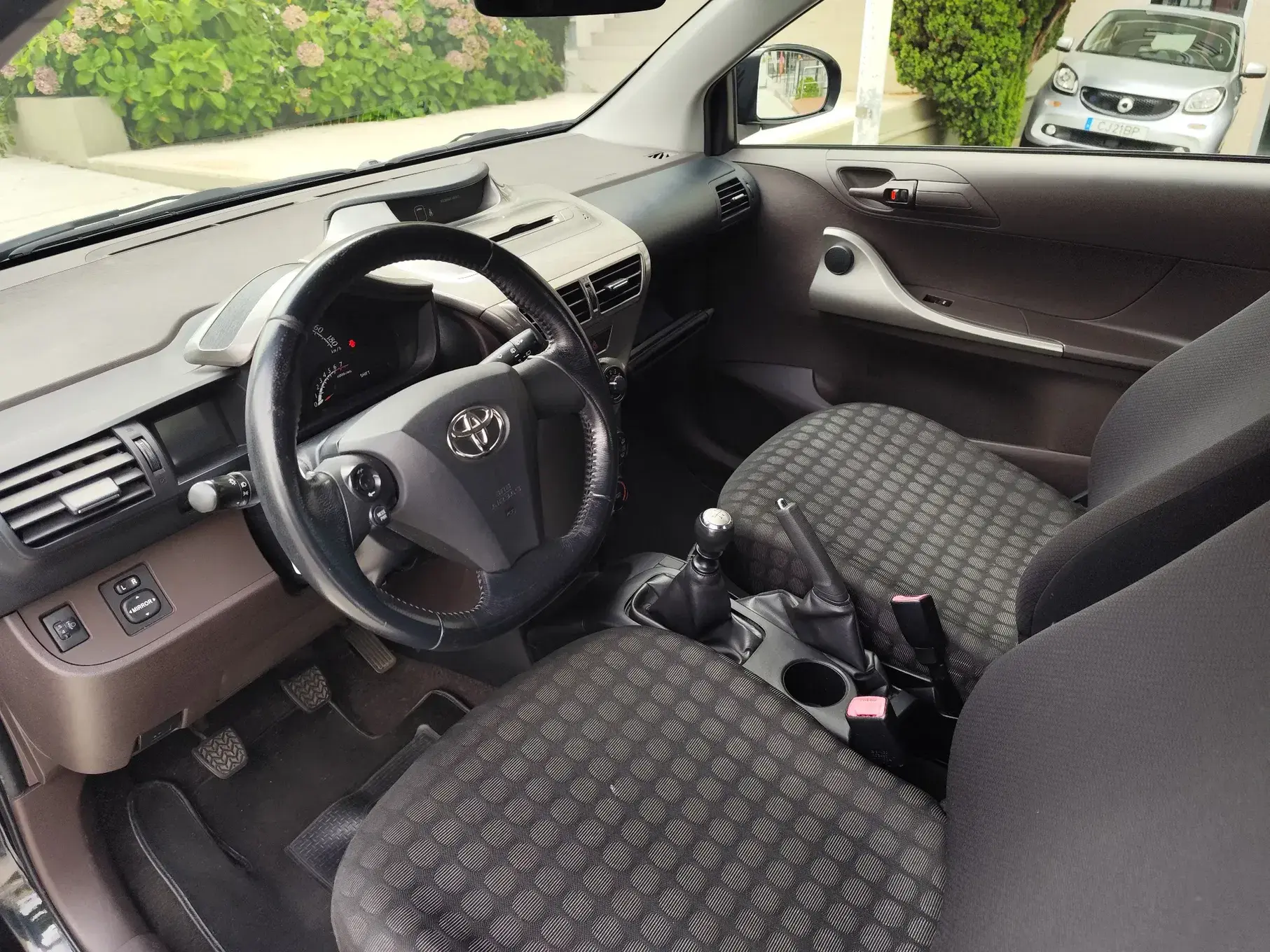 Toyota iQ 1.0 VVT-i 10
