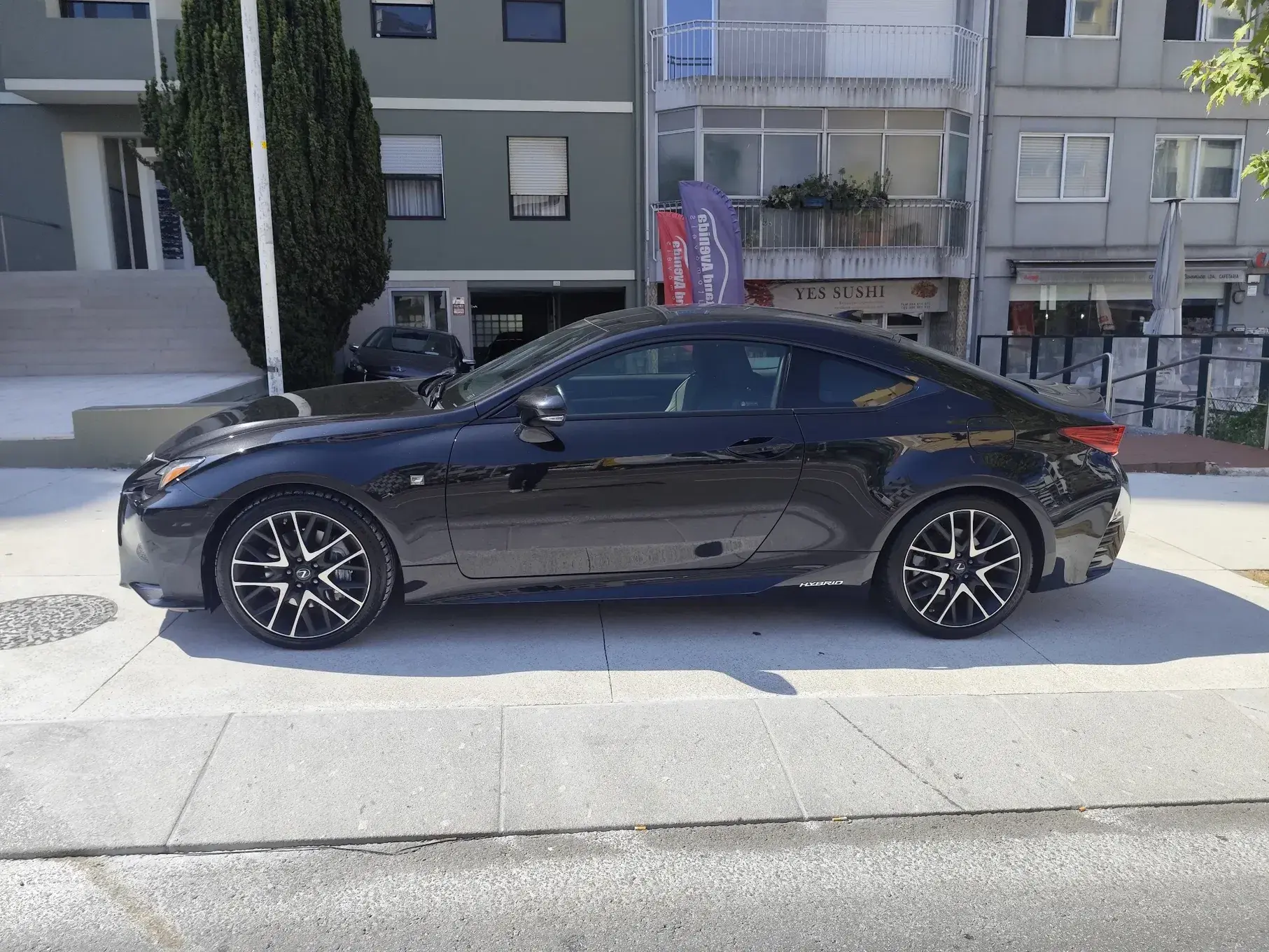 Lexus RC 300h Black Edition 8