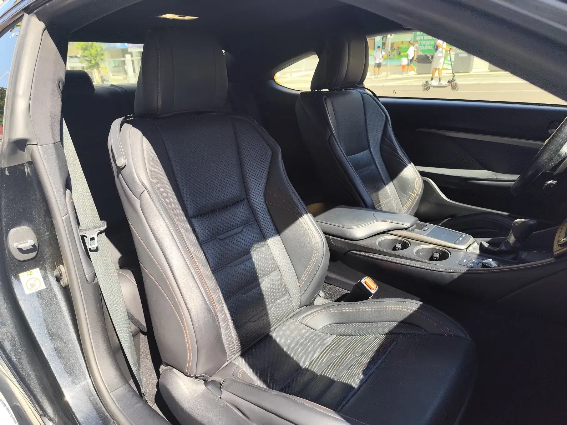 Lexus RC 300h Black Edition 10