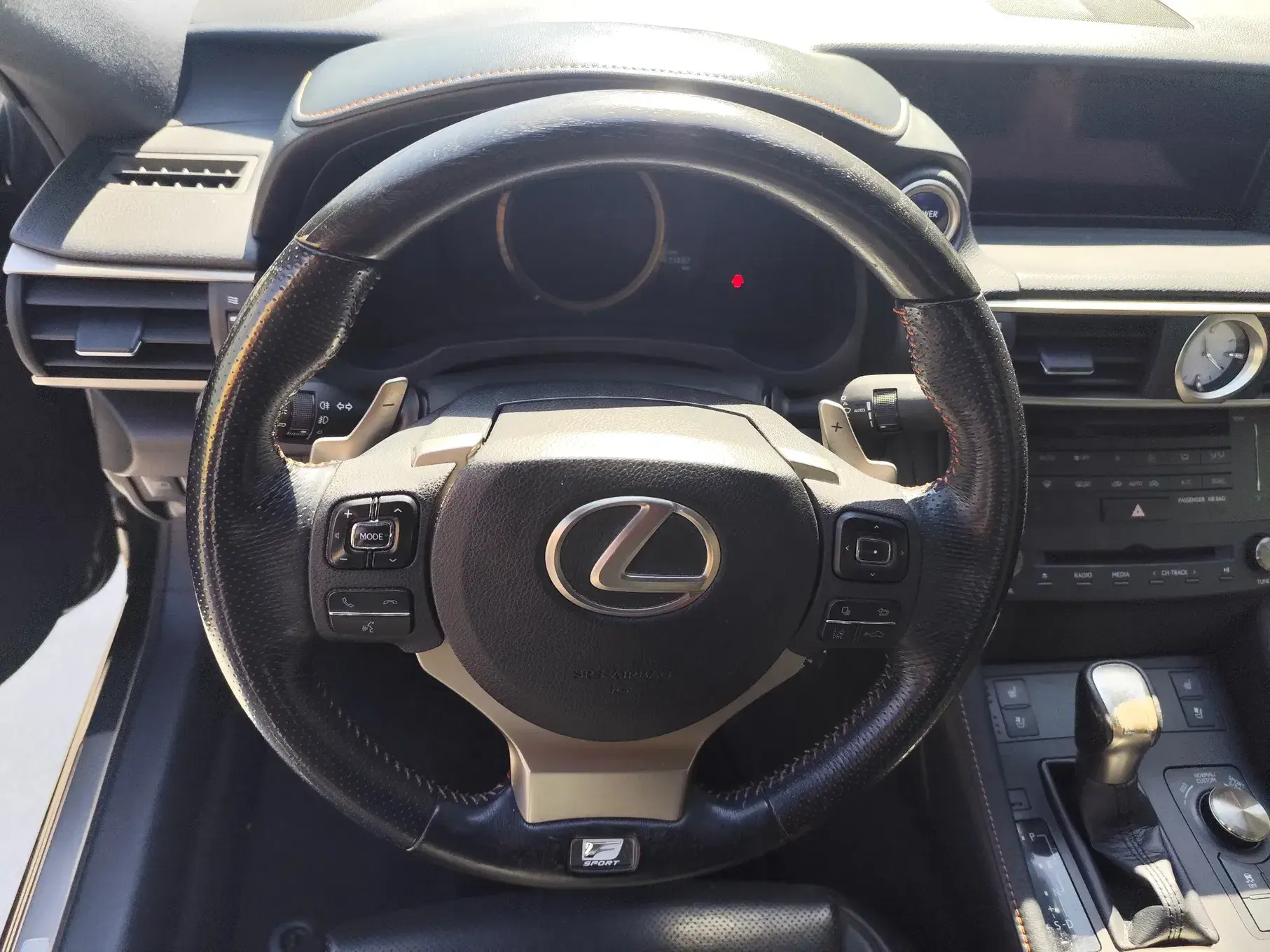 Lexus RC 300h Black Edition 23