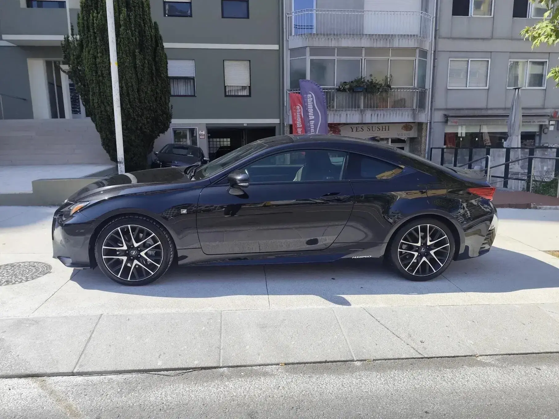 Lexus RC 300h Black Edition 29