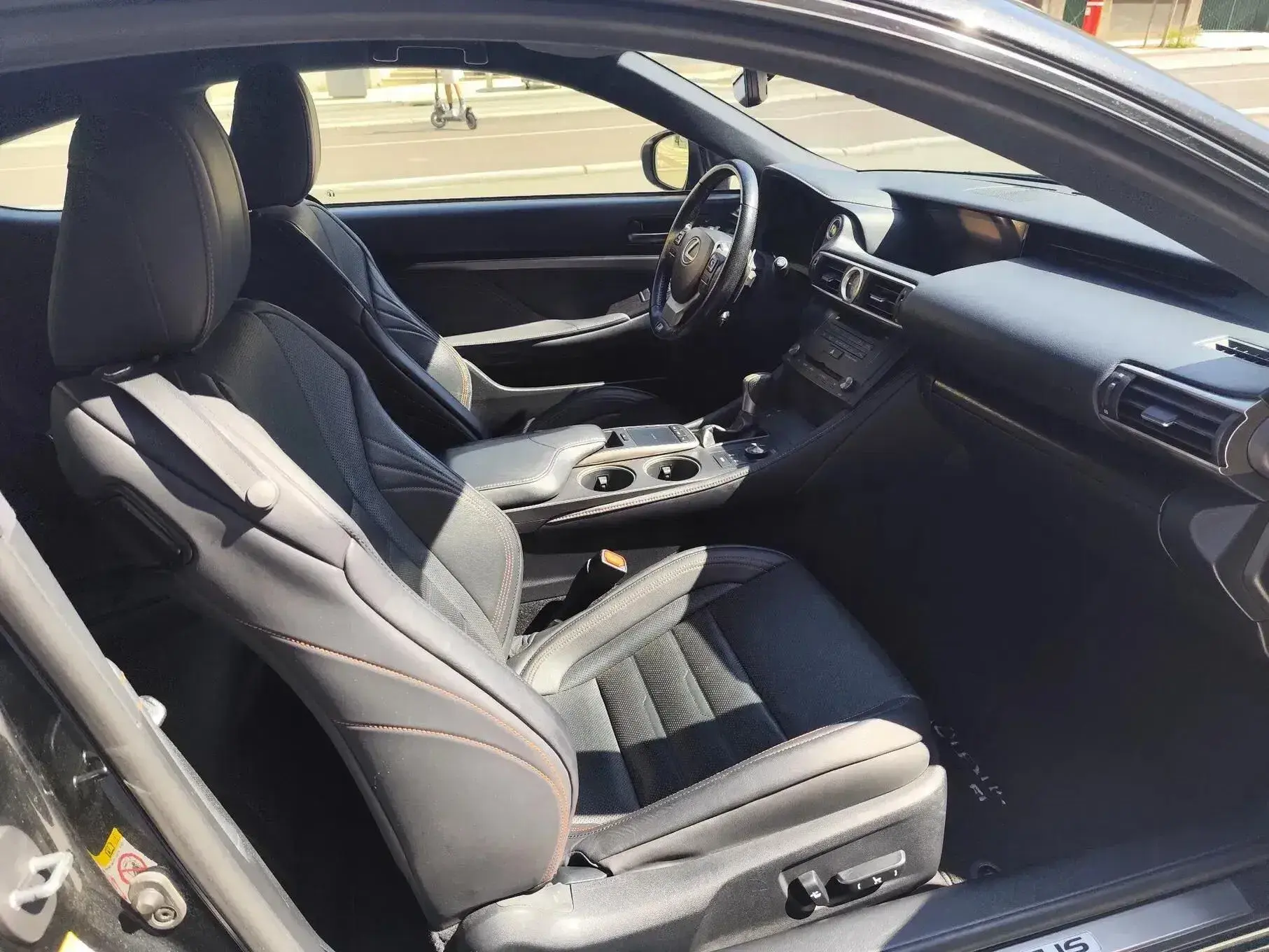 Lexus RC 300h Black Edition 30