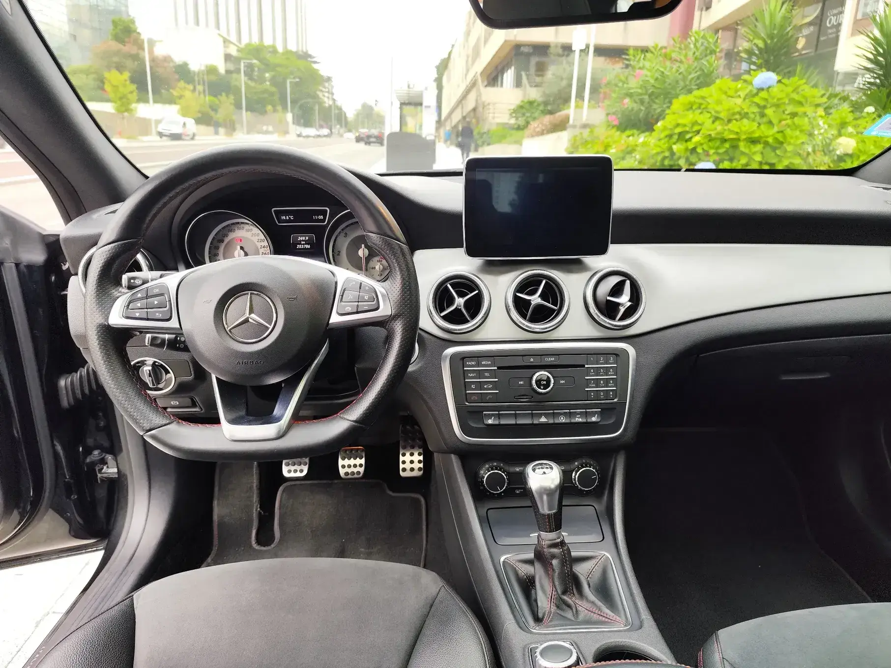 Mercedes-Benz CLA 200 (CDI) d AMG Line 3