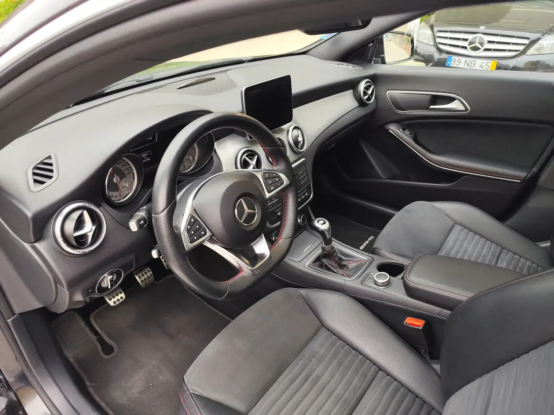Mercedes-Benz CLA 200 (CDI) d AMG Line 4