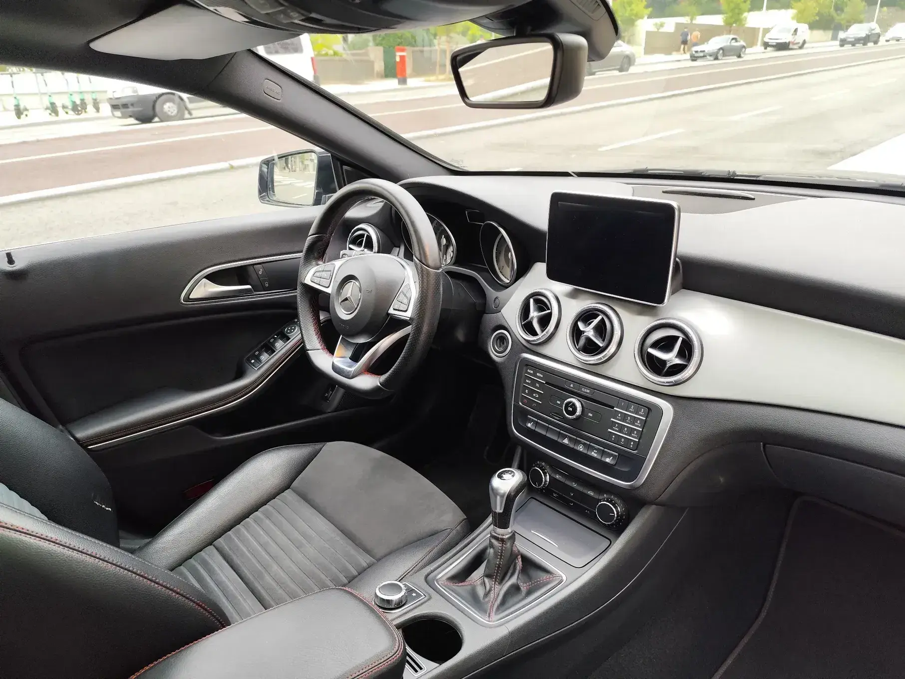 Mercedes-Benz CLA 200 (CDI) d AMG Line 17