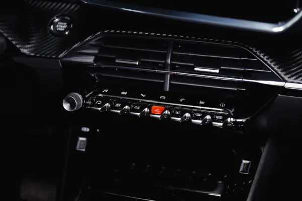 Peugeot e-2008 Allure 8