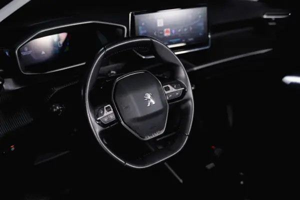 Peugeot e-2008 50 kWh Allure Pack 6