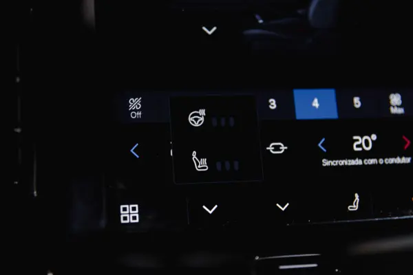Volvo XC 40 P8 AWD Recharge RDesign 18