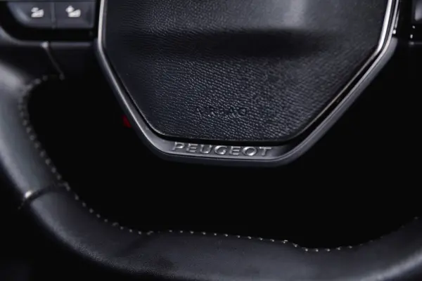 Peugeot e-2008 Allure 21