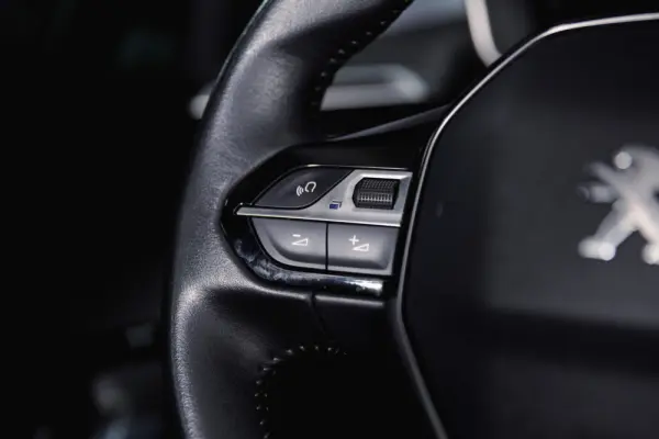 Peugeot e-2008 Allure 19