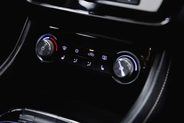 MG ZS EV 44.5 kWh Luxury 8