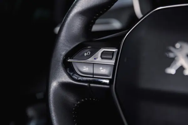 Peugeot e-2008 50 kWh Allure Pack 19