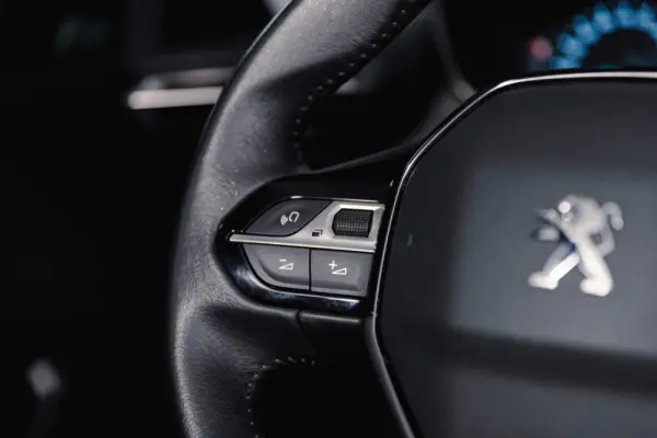 Peugeot e-2008 50 kWh Active Pack 19