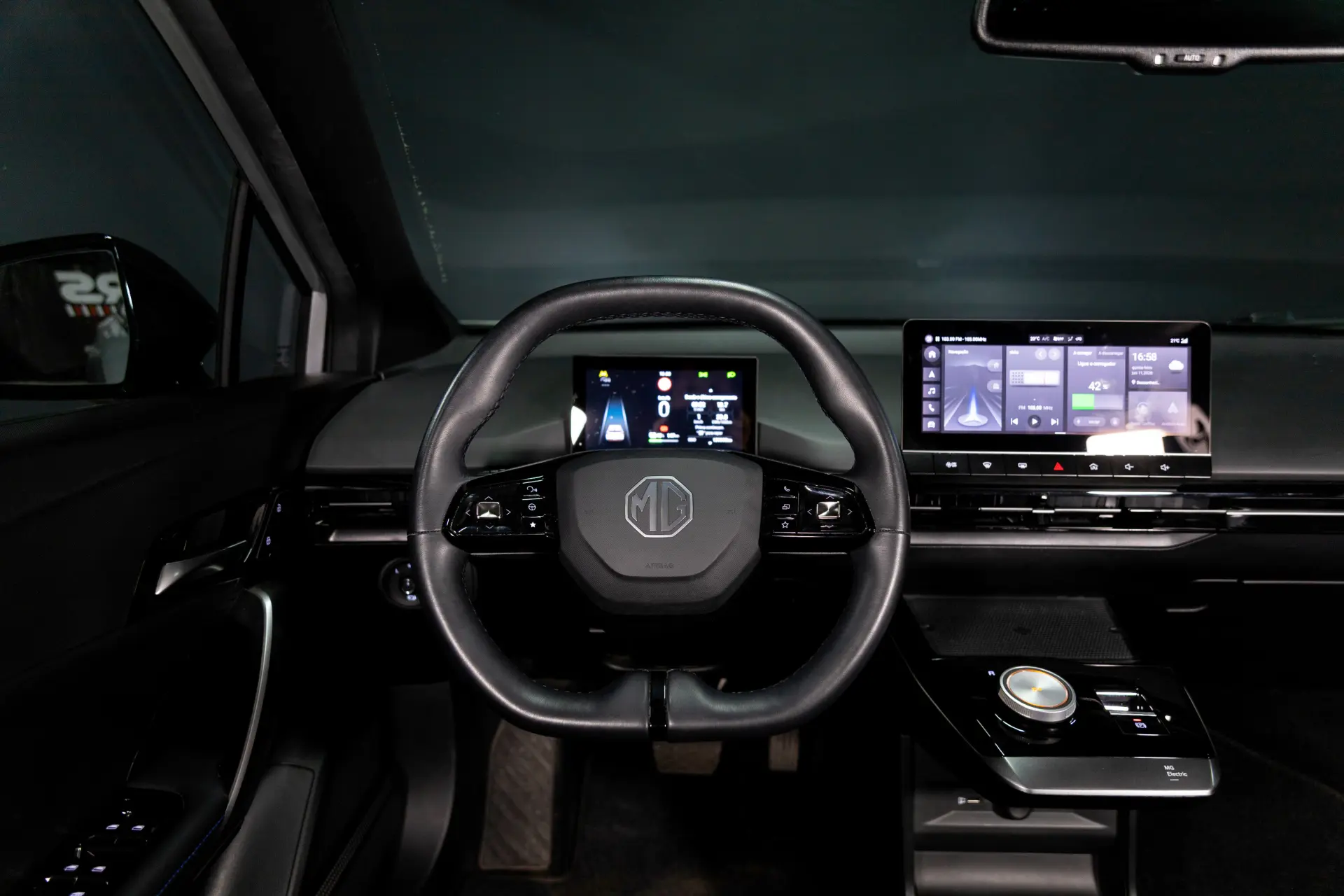 MG MG4 64 kWh Luxury 17