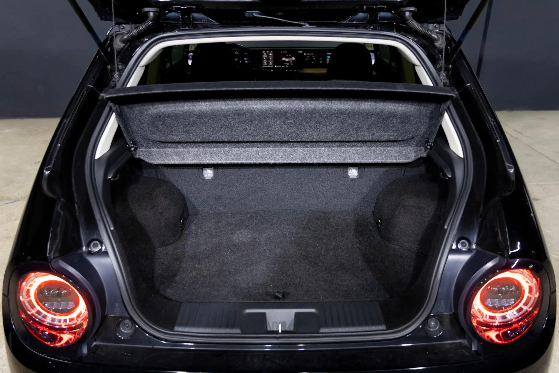 Honda e Advance (17") 32