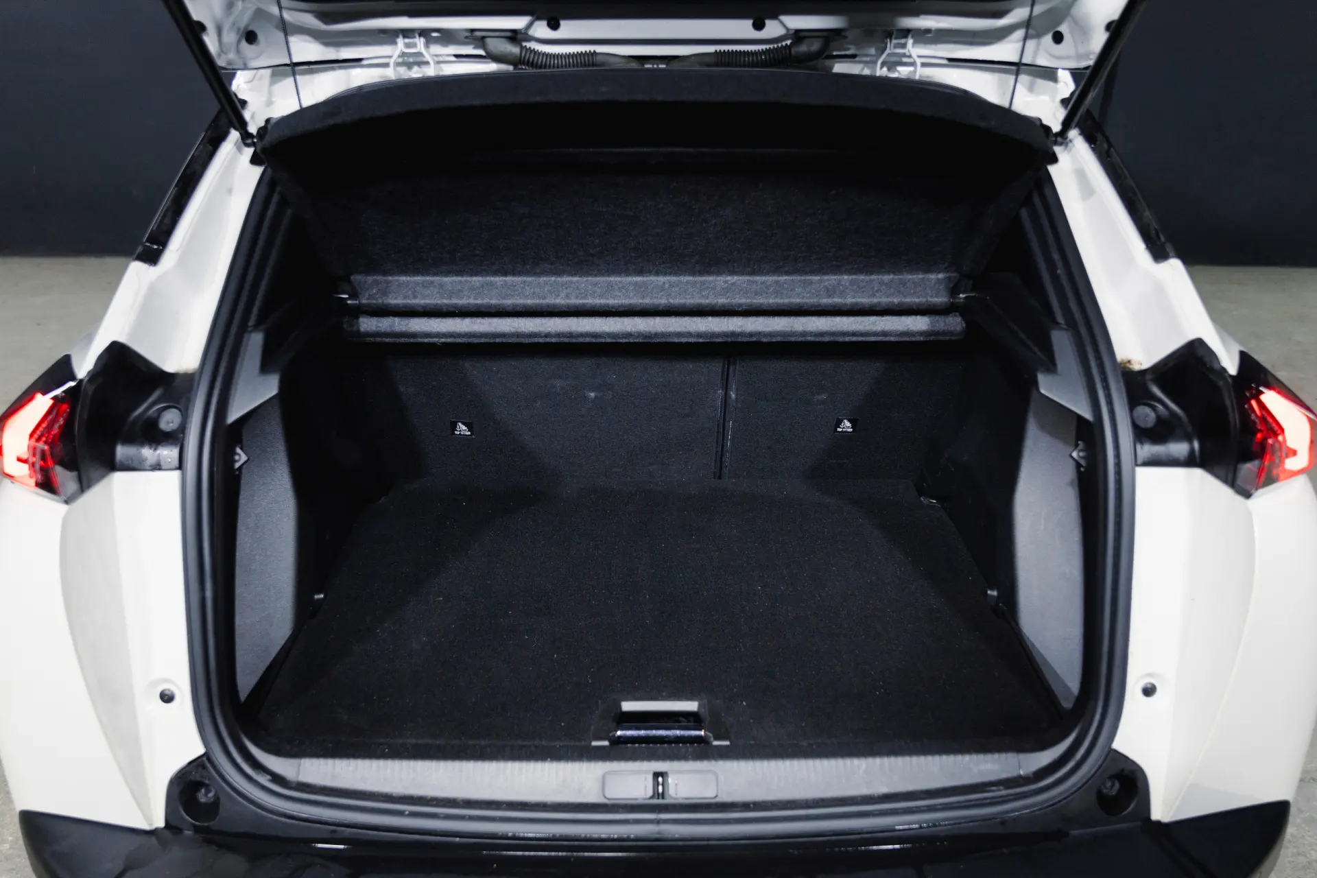 Peugeot e-2008 50 kWh Allure Pack 22