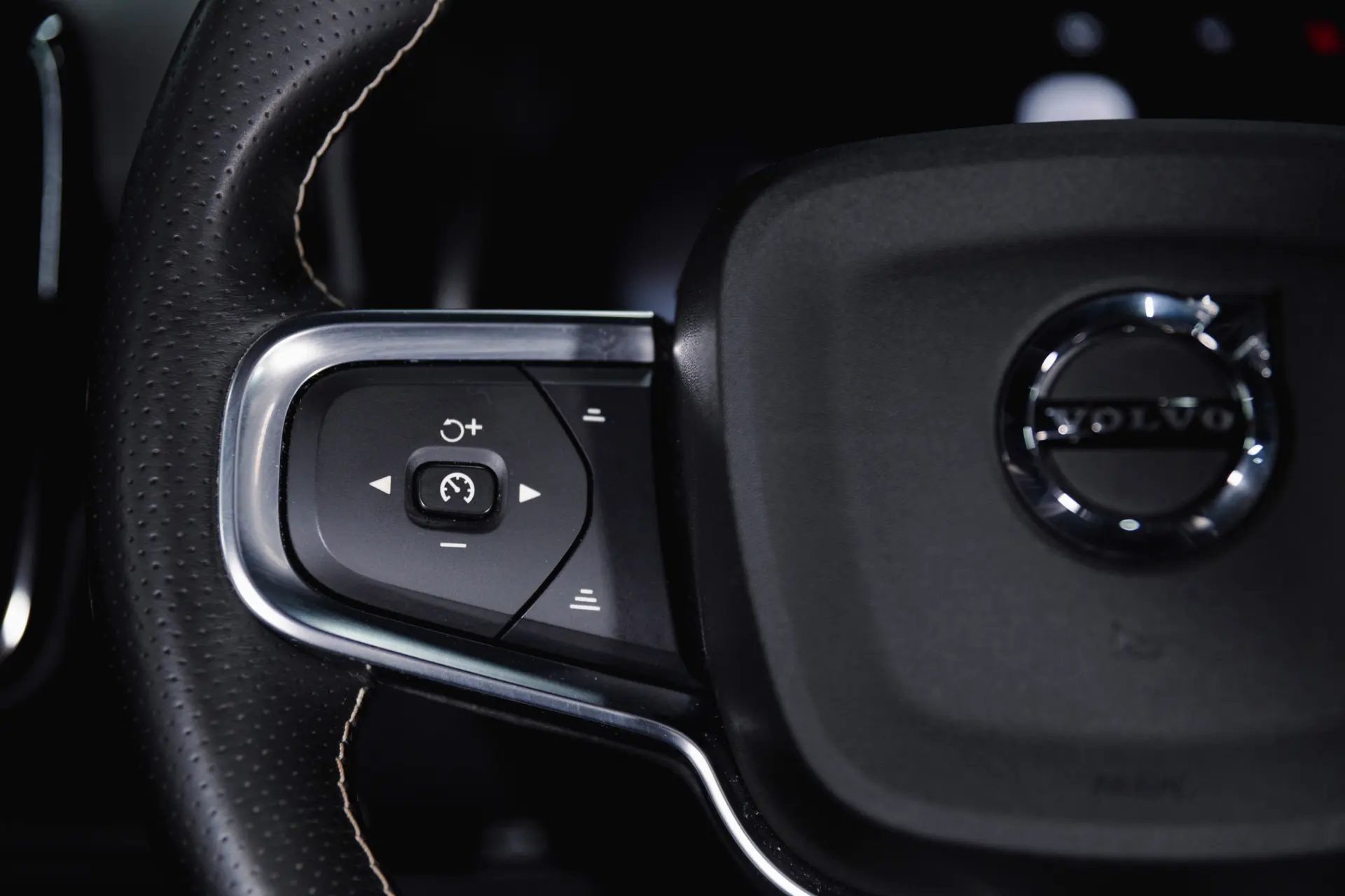 Volvo XC 40 P8 AWD Recharge RDesign 21