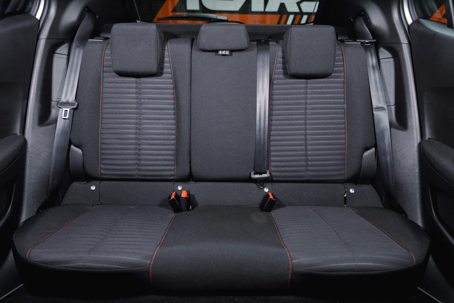 Peugeot e-2008 50 kWh Active Pack 11