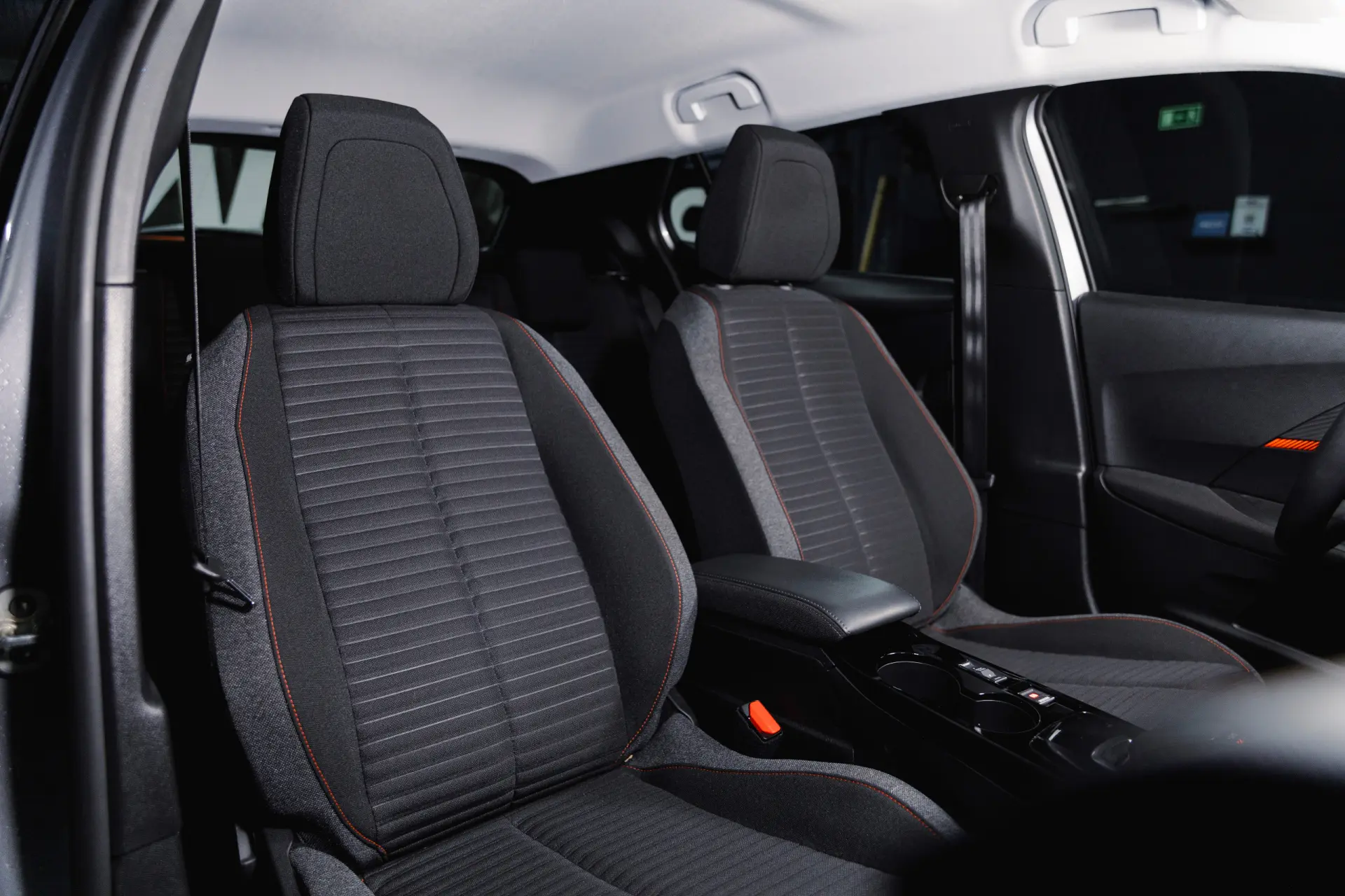 Peugeot e-2008 50 kWh Active Pack 10