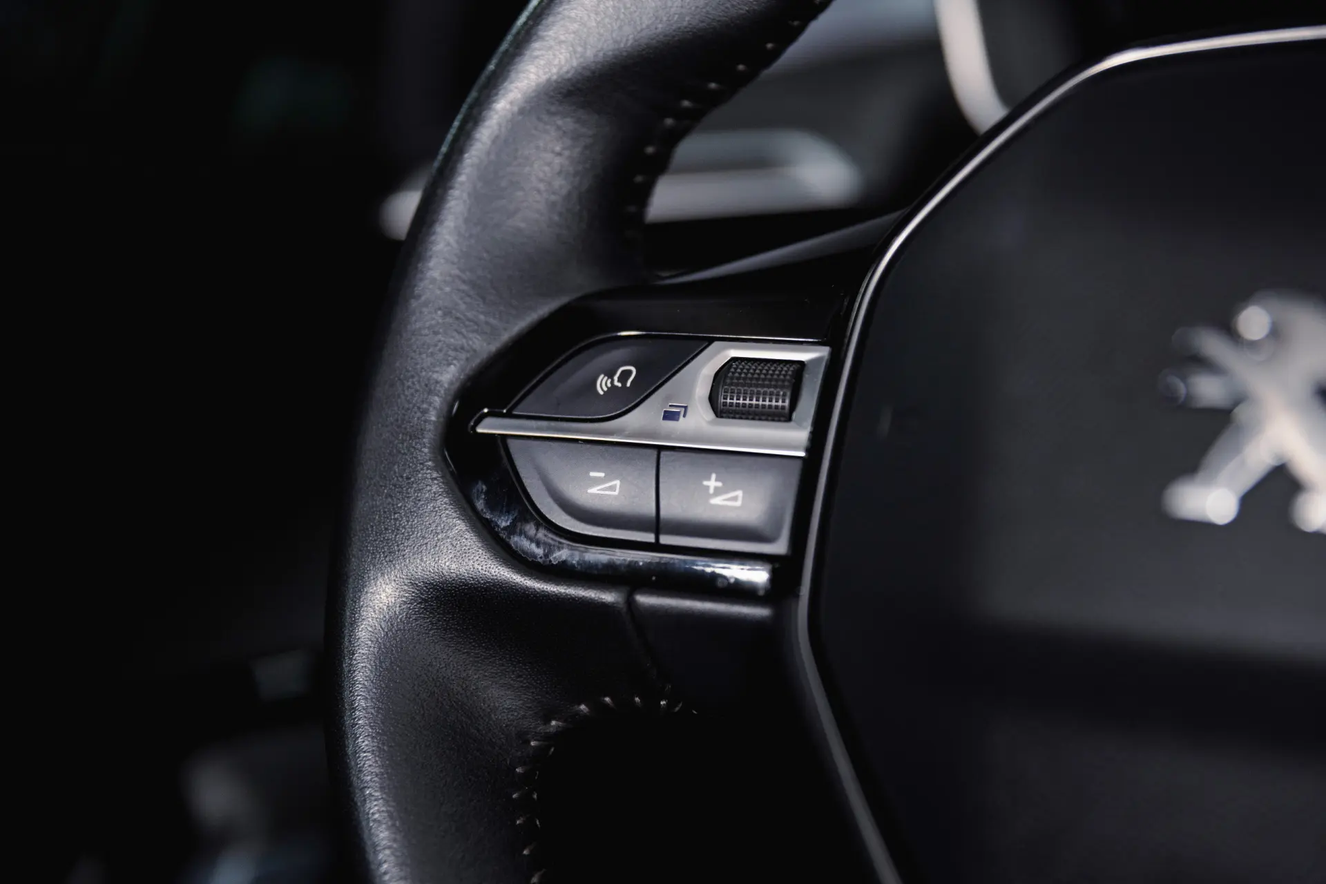 Peugeot e-2008 50 kWh Allure Pack 19