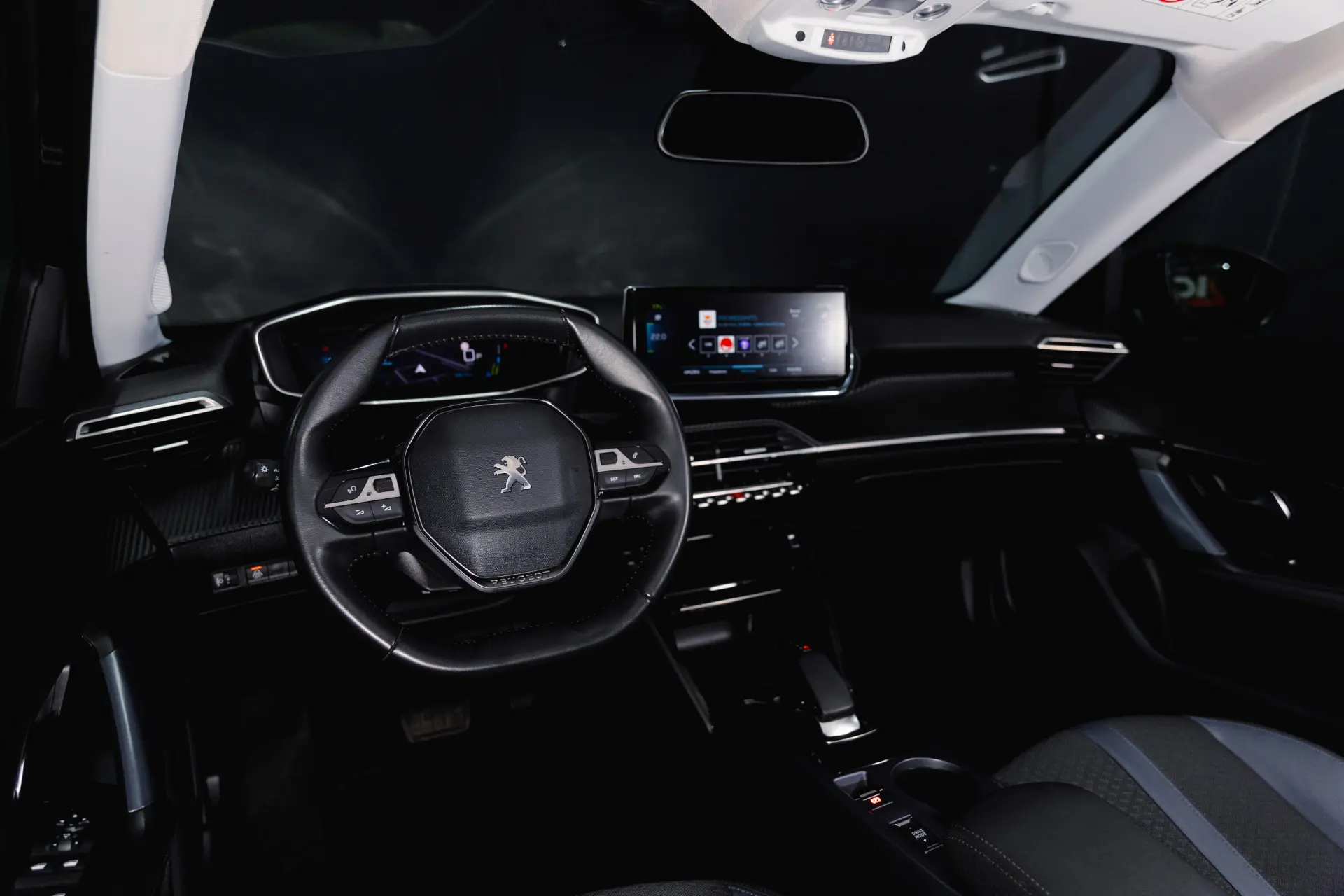 Peugeot e-2008 50 kWh Allure Pack 12