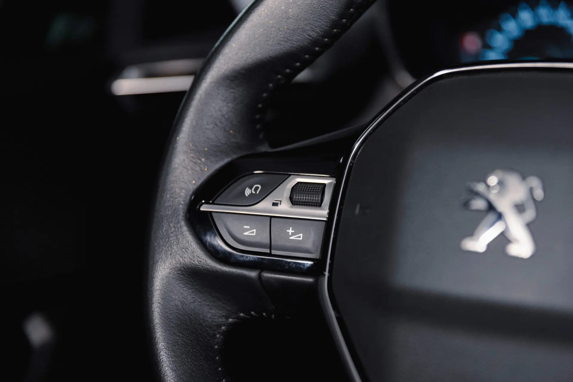 Peugeot e-2008 50 kWh Active Pack 19