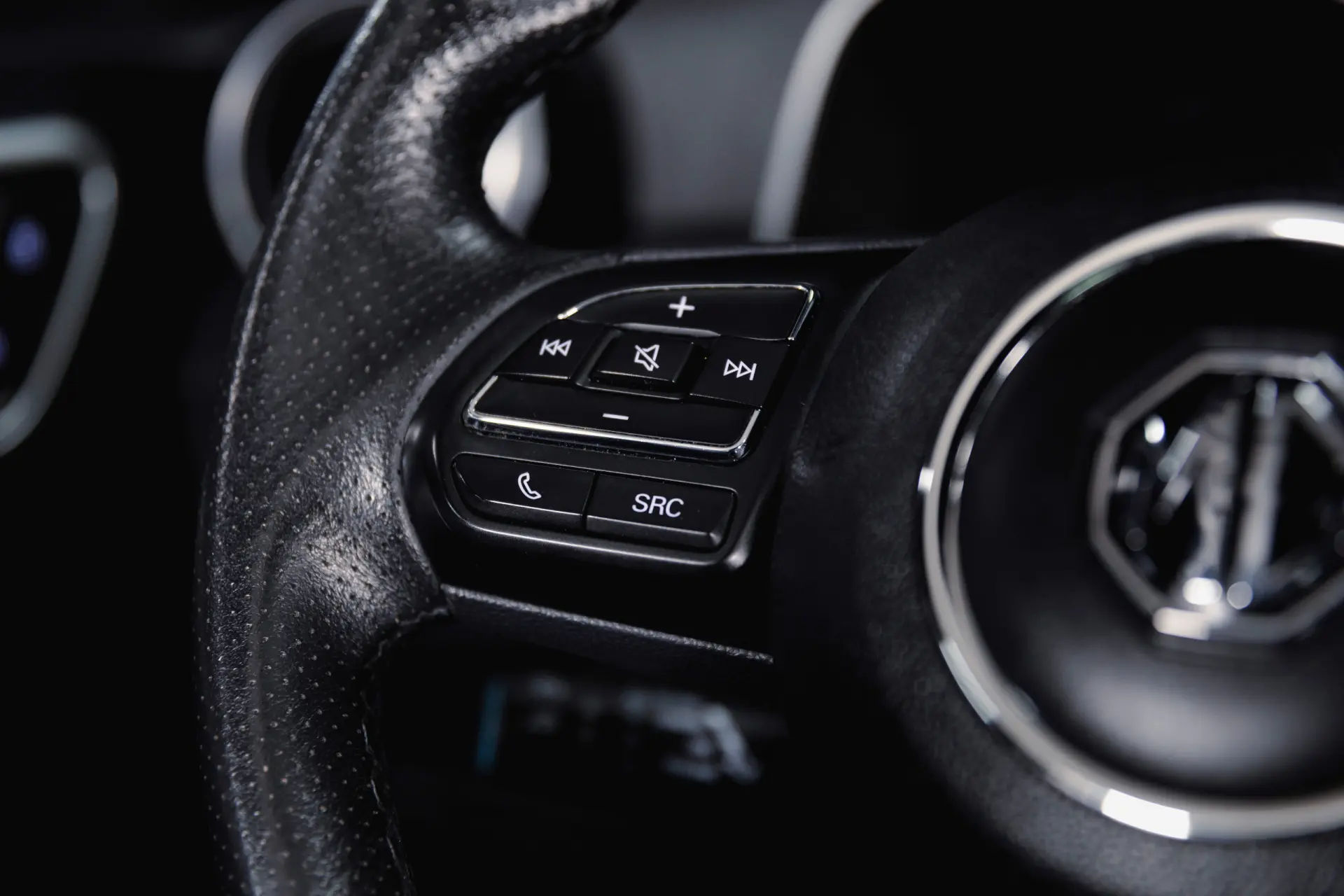 MG ZS EV 44.5 kWh Luxury 17