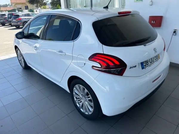 Peugeot 208 1.2 PureTech Allure 7