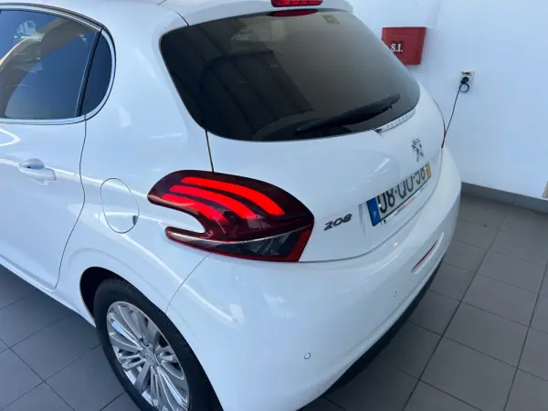 Peugeot 208 1.2 PureTech Allure 4