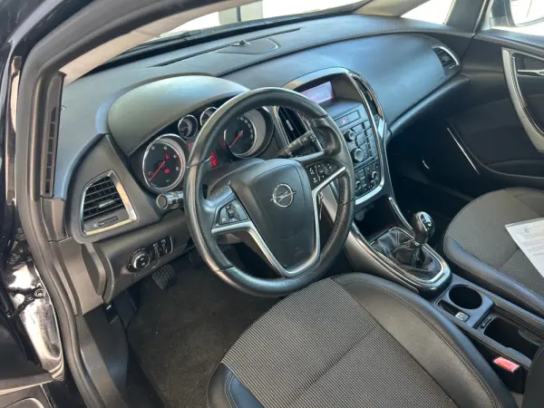 Opel Astra 1.7 CDTi Cosmo 13