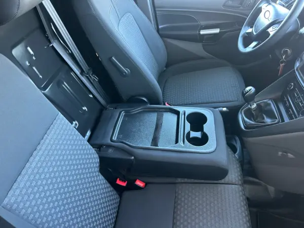 Ford Transit Connect 38