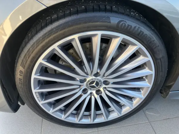Mercedes-Benz C 180 BERLINA HB+AUTO AMG+360+PELE+J19 27