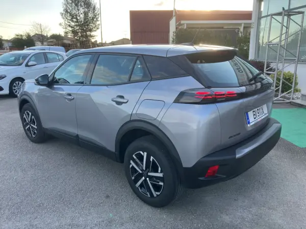 Peugeot 2008 1.2 PureTech Style 9