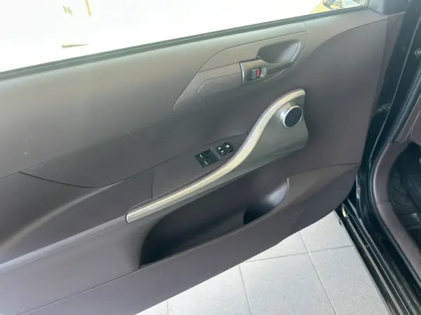 Toyota iQ 1.0 VVT-i 2 EP+NAVI+Bluetooth 9