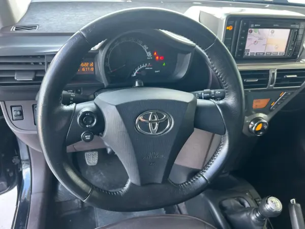 Toyota iQ 1.0 VVT-i 2 EP+NAVI+Bluetooth 10