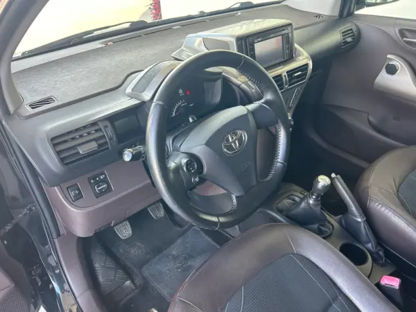 Toyota iQ 1.0 VVT-i 2 EP+NAVI+Bluetooth 11
