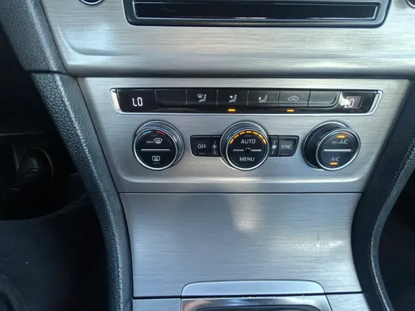 Volkswagen Golf 1.6 TDi Trendline DSG 11