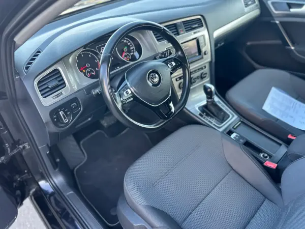 Volkswagen Golf 1.6 TDi Trendline DSG 23