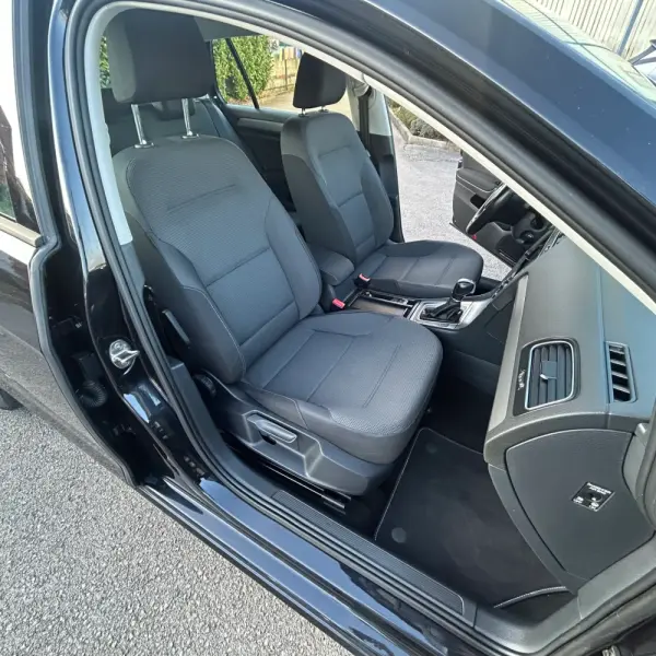Volkswagen Golf 1.6 TDi Trendline DSG 30