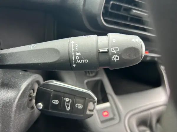 Peugeot Partner 1.5 BlueHDi Premium Standard Plus 26