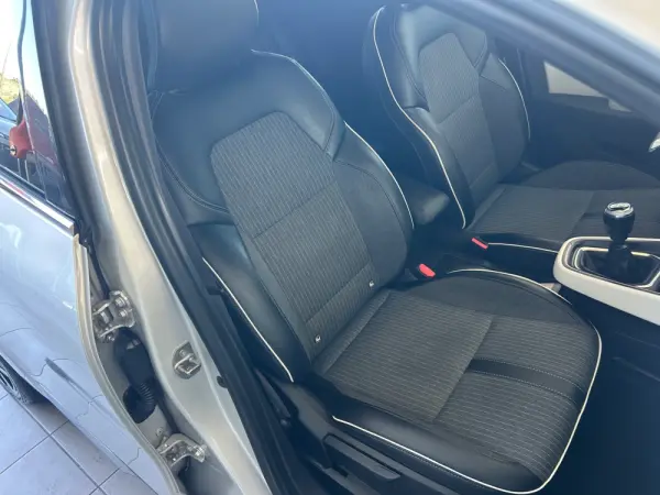 Renault Clio 1.0 TCe Techno 52