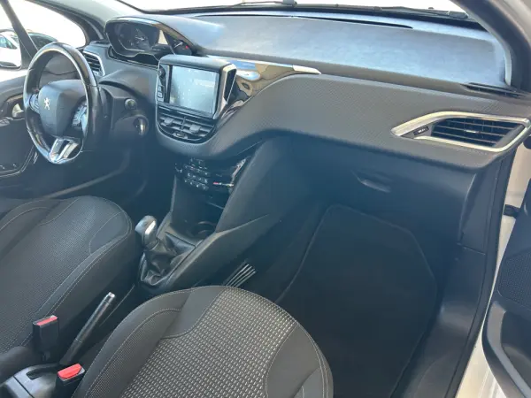 Peugeot 208 1.2 PureTech Allure 15